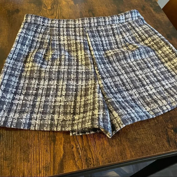 Cute plaid print skort  - Picture 12 of 16